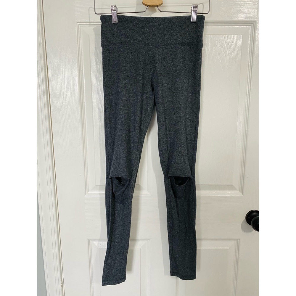 • VICTORIA’s SECRET SPORT cut out leggings •